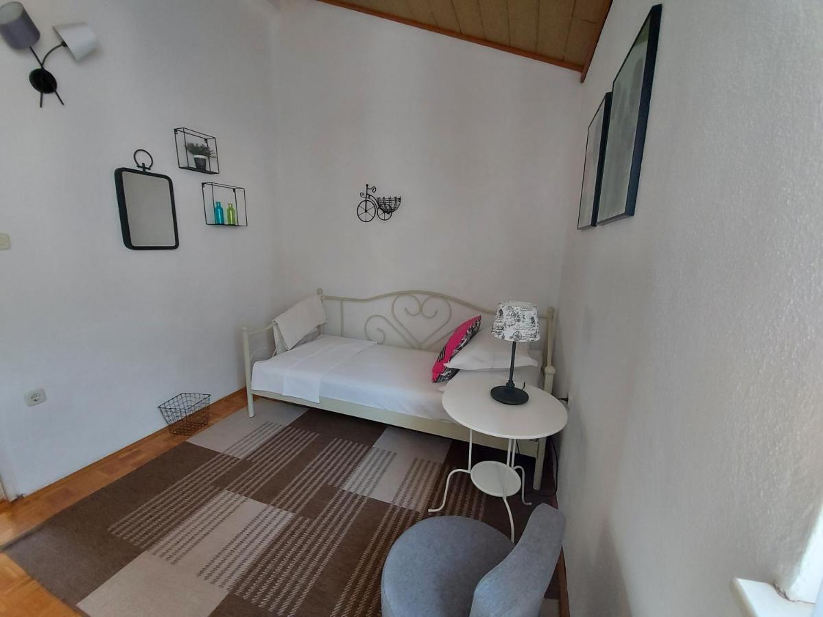 Apartments And Rooms Villa Dona Makarska Bagian luar foto