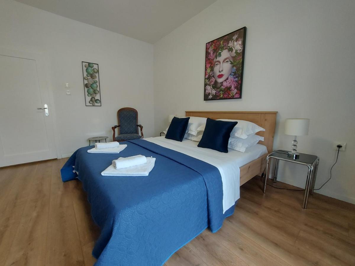 Apartments And Rooms Villa Dona Makarska Bagian luar foto