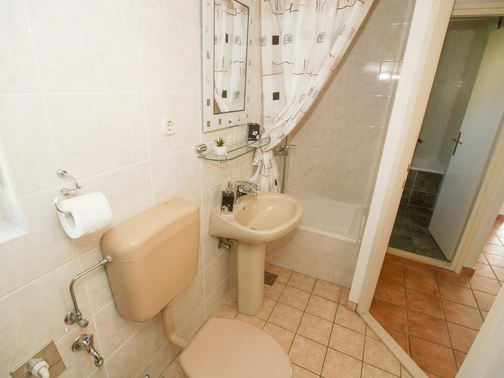 Apartments And Rooms Villa Dona Makarska Bagian luar foto