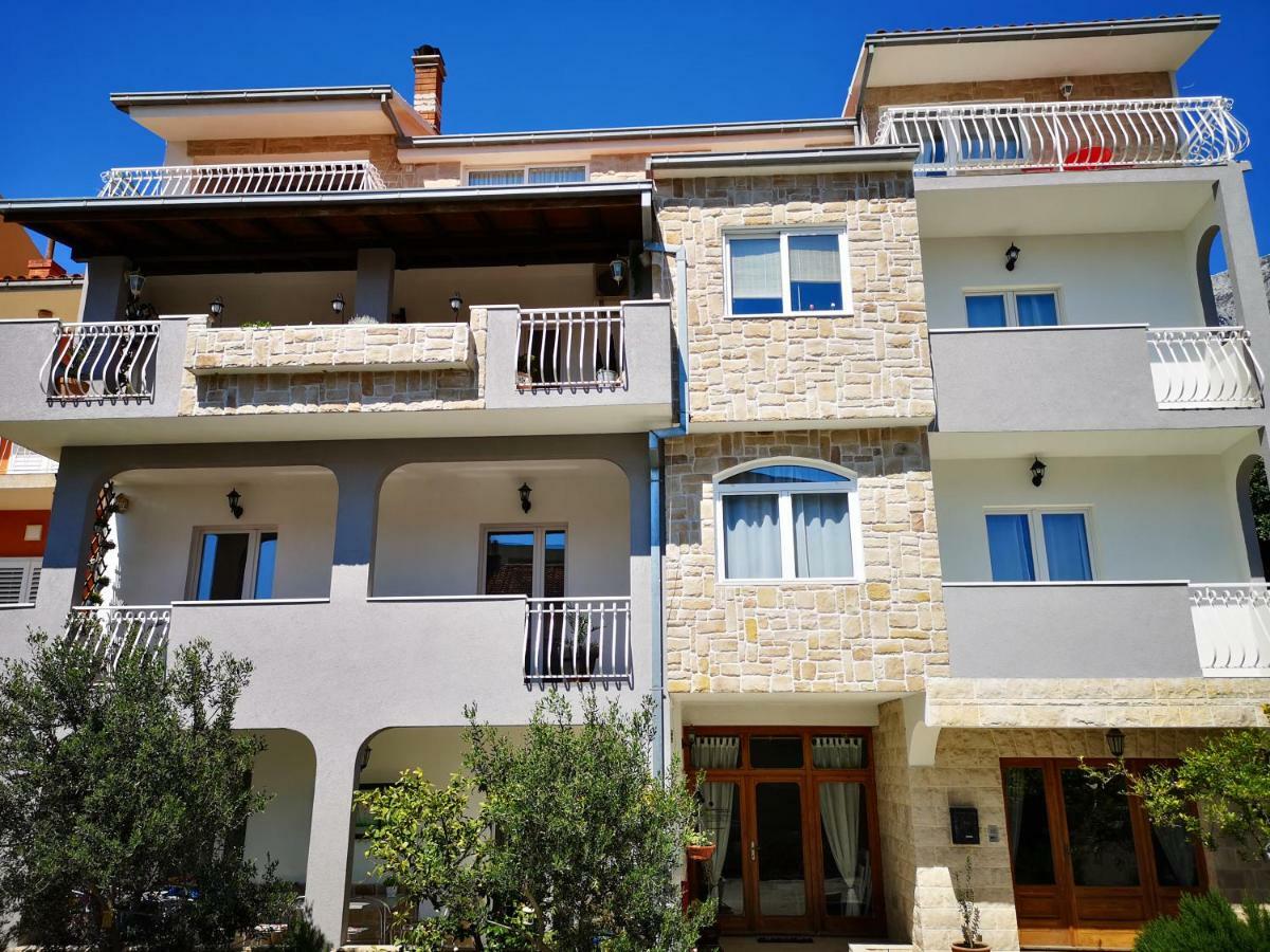Apartments And Rooms Villa Dona Makarska Bagian luar foto