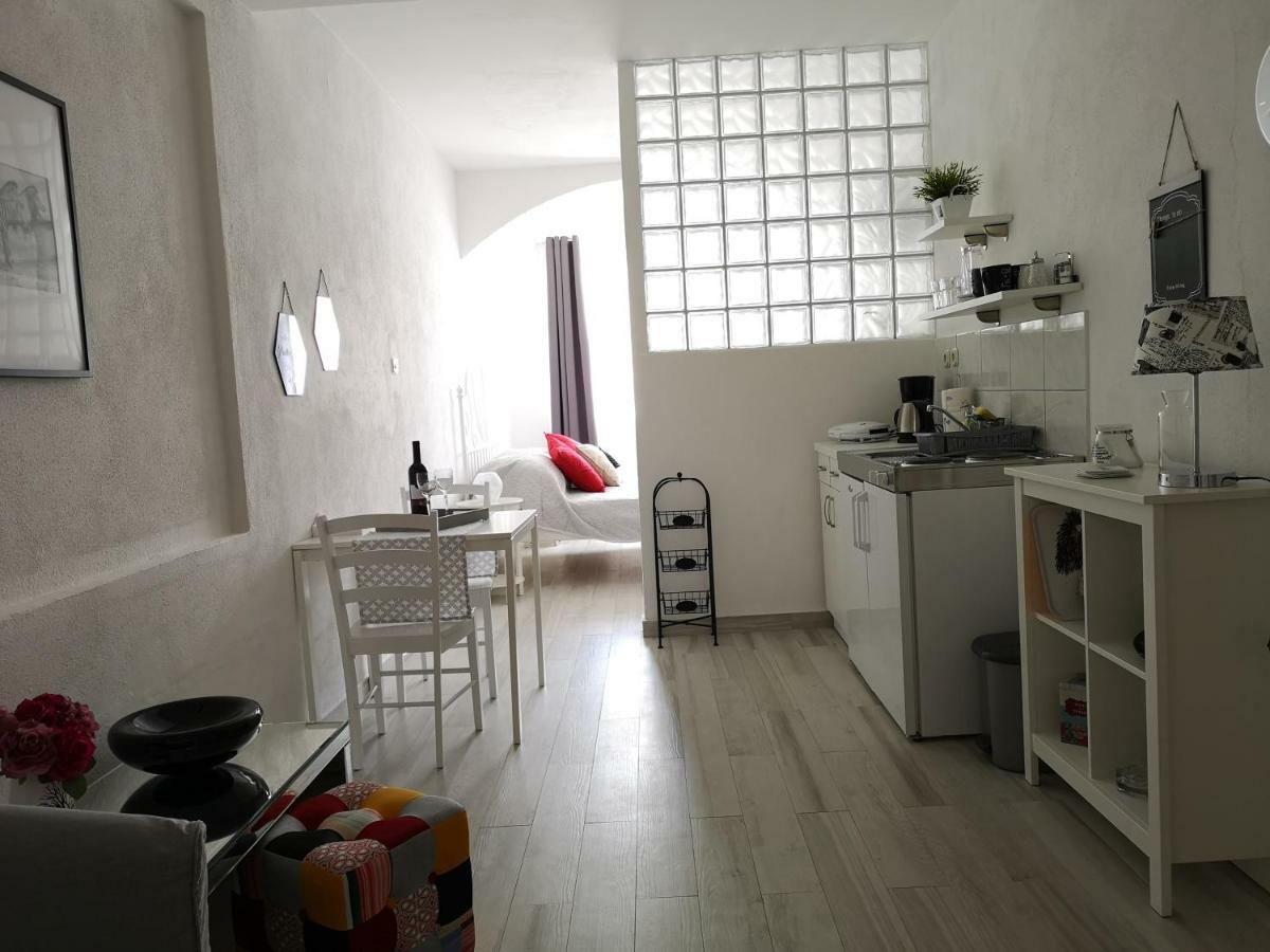 Apartments And Rooms Villa Dona Makarska Bagian luar foto