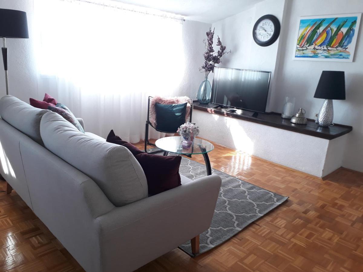Apartments And Rooms Villa Dona Makarska Bagian luar foto