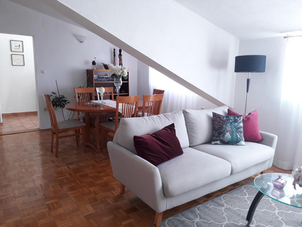 Apartments And Rooms Villa Dona Makarska Bagian luar foto