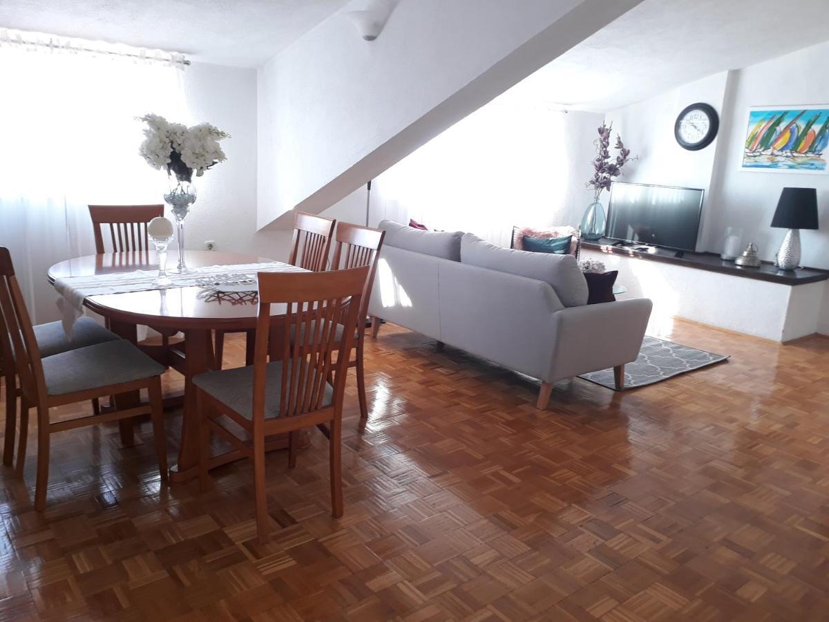Apartments And Rooms Villa Dona Makarska Bagian luar foto