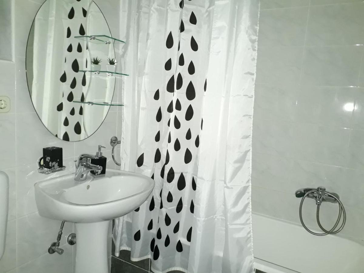 Apartments And Rooms Villa Dona Makarska Bagian luar foto